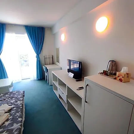 Blooming By The Sea - Cu Frontala Spre Mare Hotel Constanta