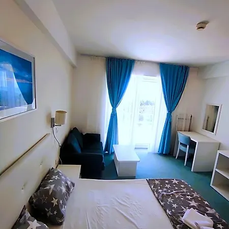 Blooming By The Sea - Cu Frontala Spre Mare Hotel Constanta